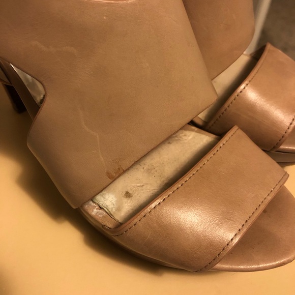 MICHAEL Michael Kors ‘Carla’ Sandal - Picture 2 of 7